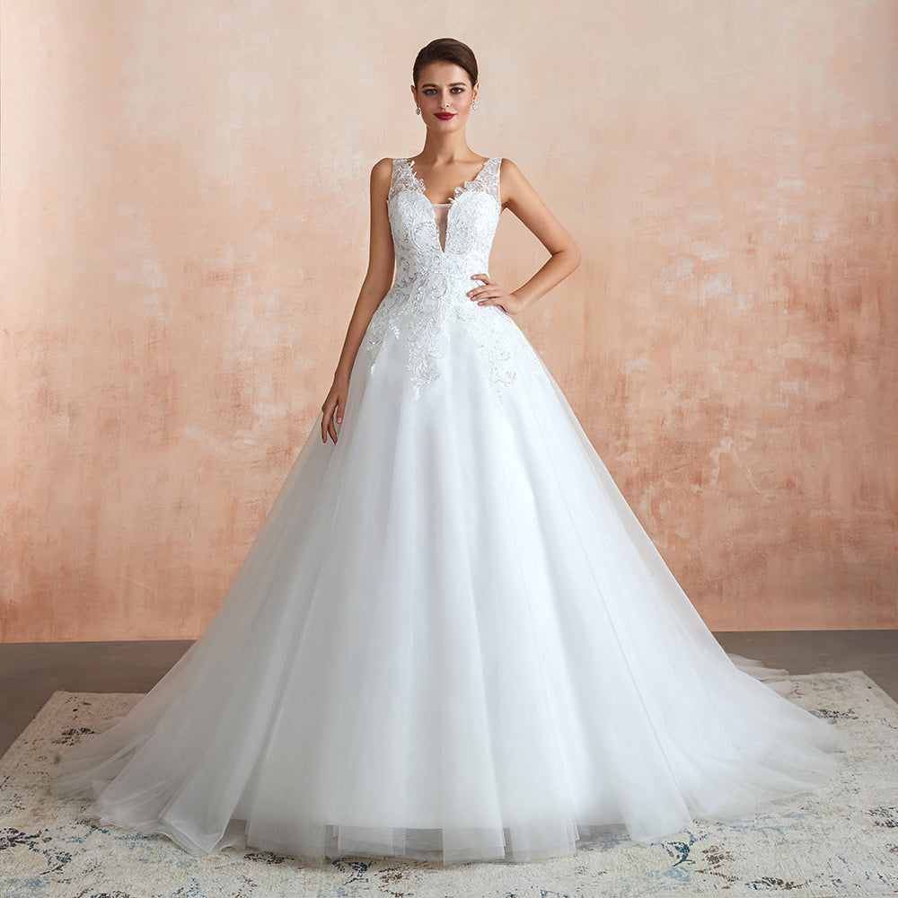 Fantastic Tulle Appliques Sleeveless White Wedding Dress
