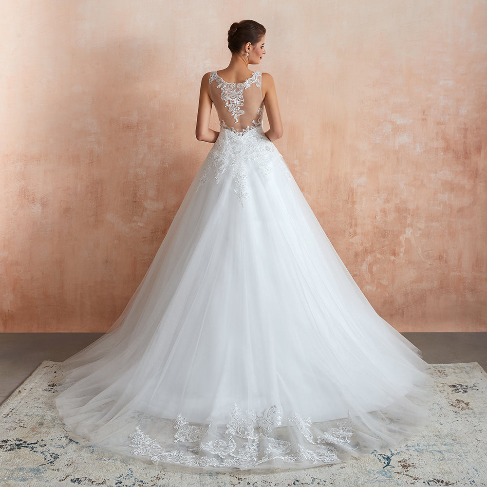Fantastic Tulle Appliques Sleeveless White Wedding Dress