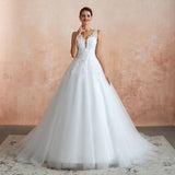 Fantastic Tulle Appliques Sleeveless White Wedding Dress