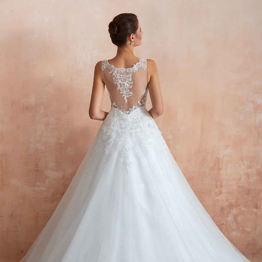 Fantastic Tulle Appliques Sleeveless White Wedding Dress