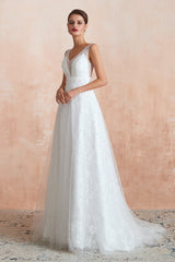 Fantastic V-Neck Sleeveless White Appliques Wedding Dress With Pearls