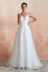 Fantastic V-Neck Sleeveless White Appliques Wedding Dress With Pearls
