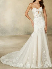Formal A-Line Wedding Dress Sweetheart Tulle Strapless Plus Size Bridal Gowns with Court Train