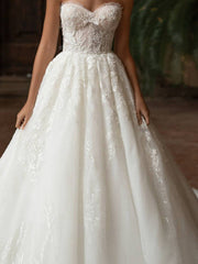Formal Ball Gown Wedding Dress Strapless Lace Tulle Plus Size Strapless Bridal Gowns with Sweep Train