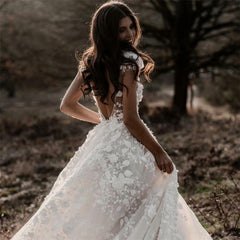 Glamorous Deep V-Neck Beach Wedding Dress Cap Sleeves Tulle Bridal Gowns With Lace Appliques