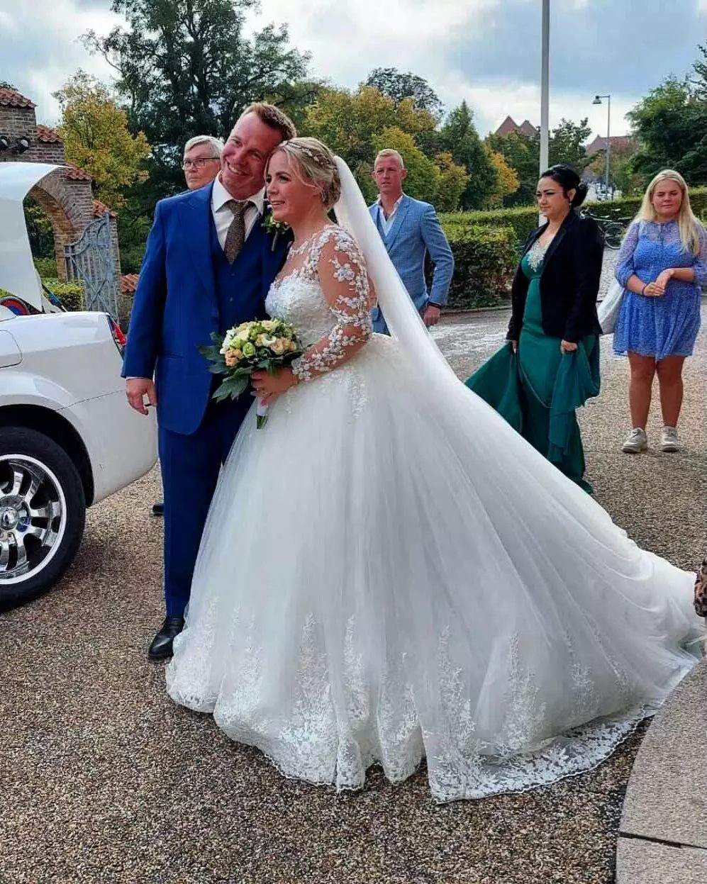 Glamorous Long Sleeves Ball Gown Wedding Dress Lace Bridal Gowns Online