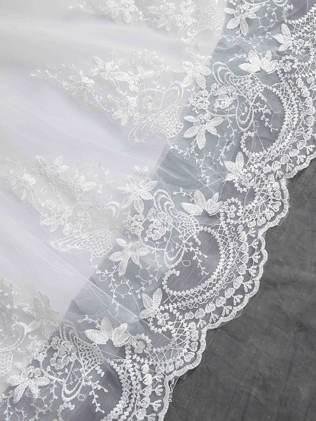 Glamorous See-Through Ball Gown Wedding Dress Scoop Lace Tulle Sequined Half Sleeve Bridal Gowns with Chapel Train