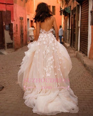 Glamorous Sleeveless Flowers V-Neck Tulle Wedding Dress