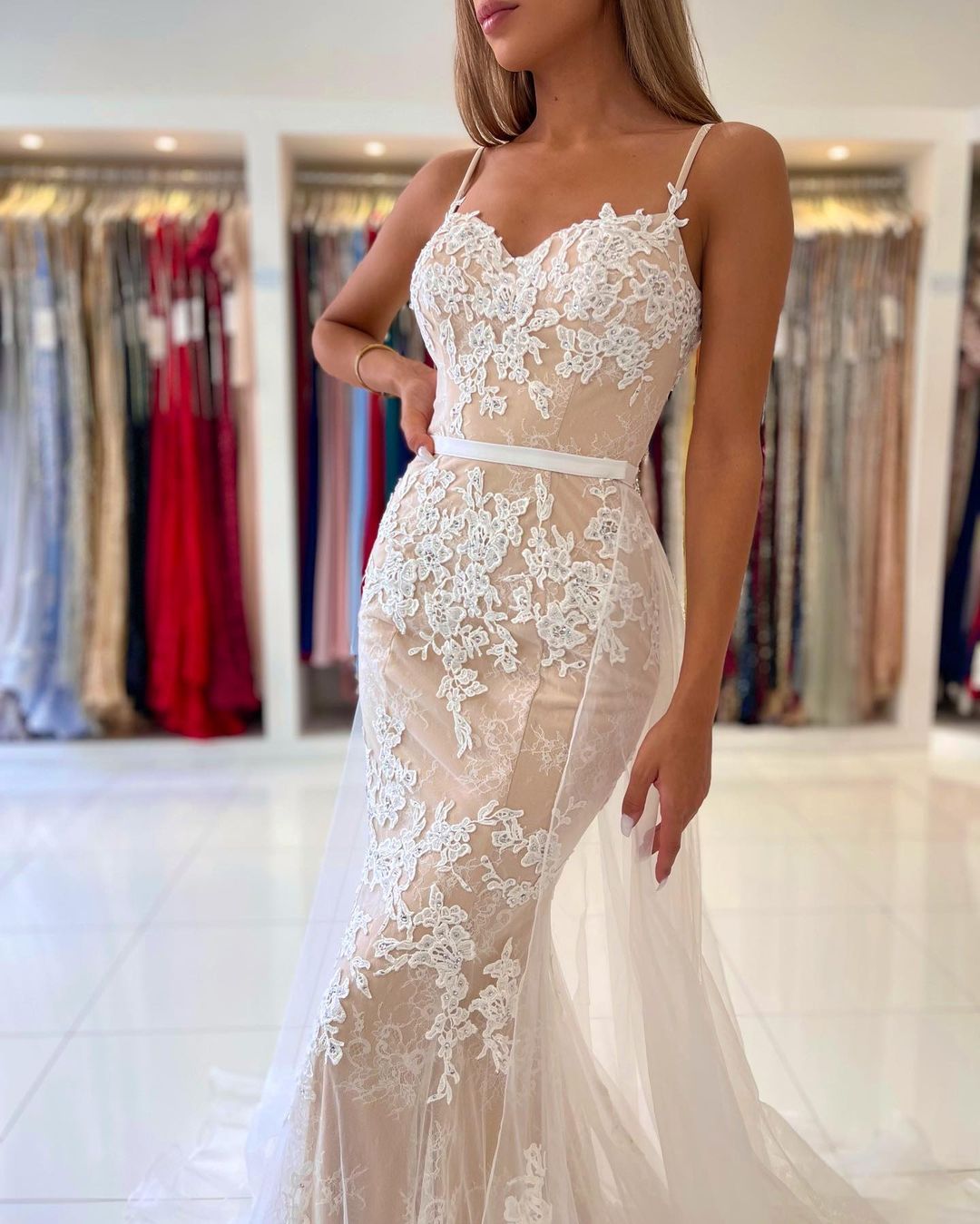 Glamorous Spaeghtt-Straps Lace Mermaid Prom Dress With Ruffles