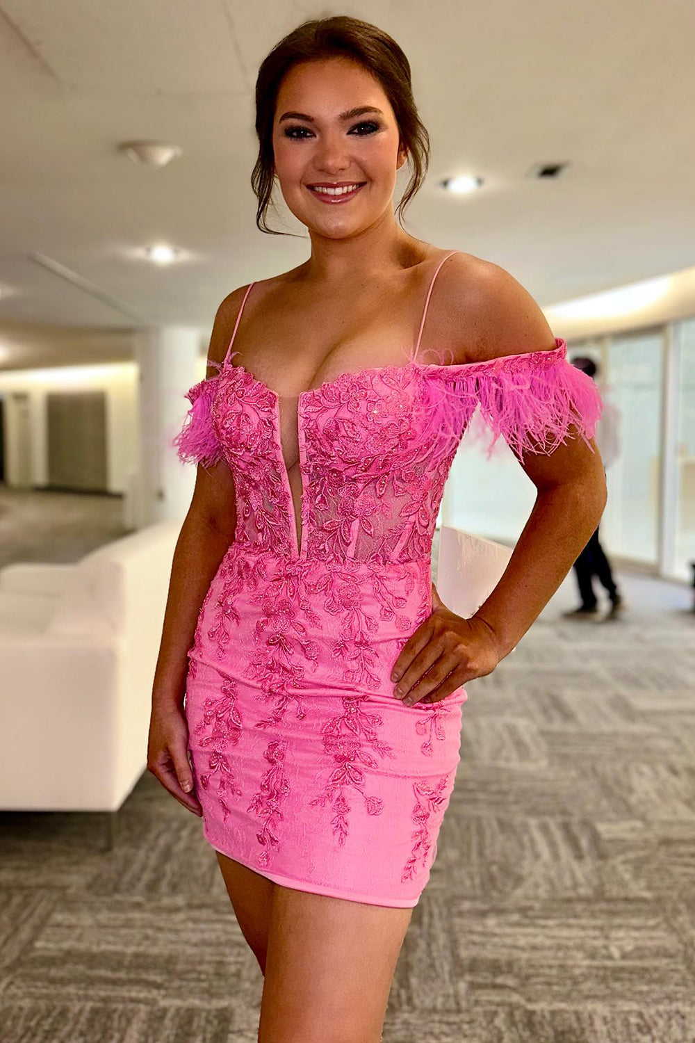 Glitter Pink Homecoming Dresses Corset Lace Tight Short Cocktail Dresses with Feathers