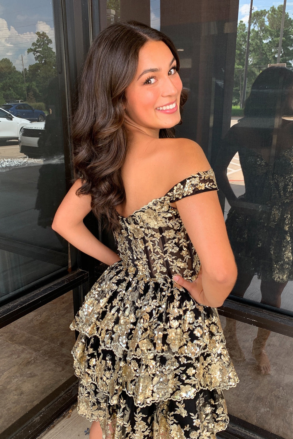 Golden Homecoming Dresses A-Line Tiered Lace Short Cocktail Dresses