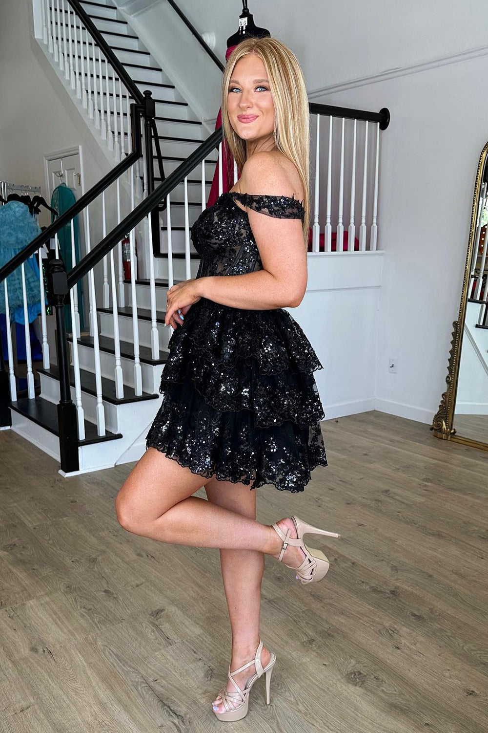 Golden Homecoming Dresses A-Line Tiered Lace Short Cocktail Dresses