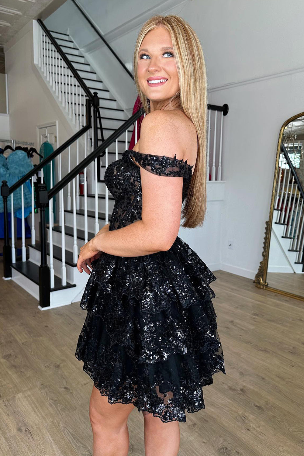 Golden Homecoming Dresses A-Line Tiered Lace Short Cocktail Dresses