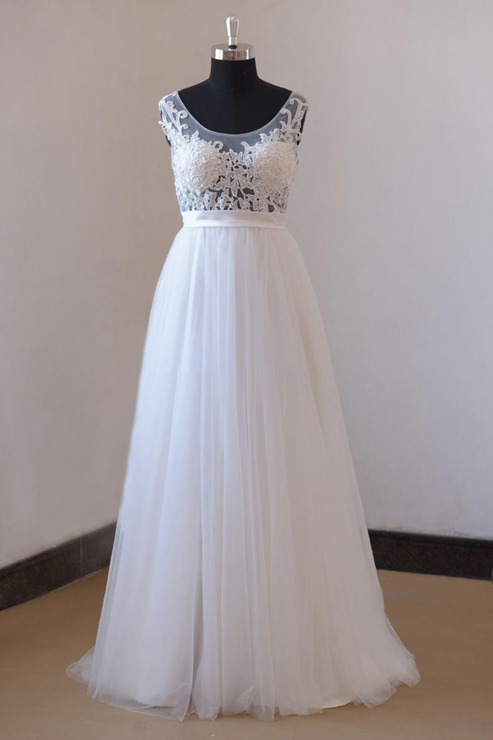 Gorgeous Jewel Appliques Sleeveless Wedding Dress | Tulle Ruffles White Bridal Gowns