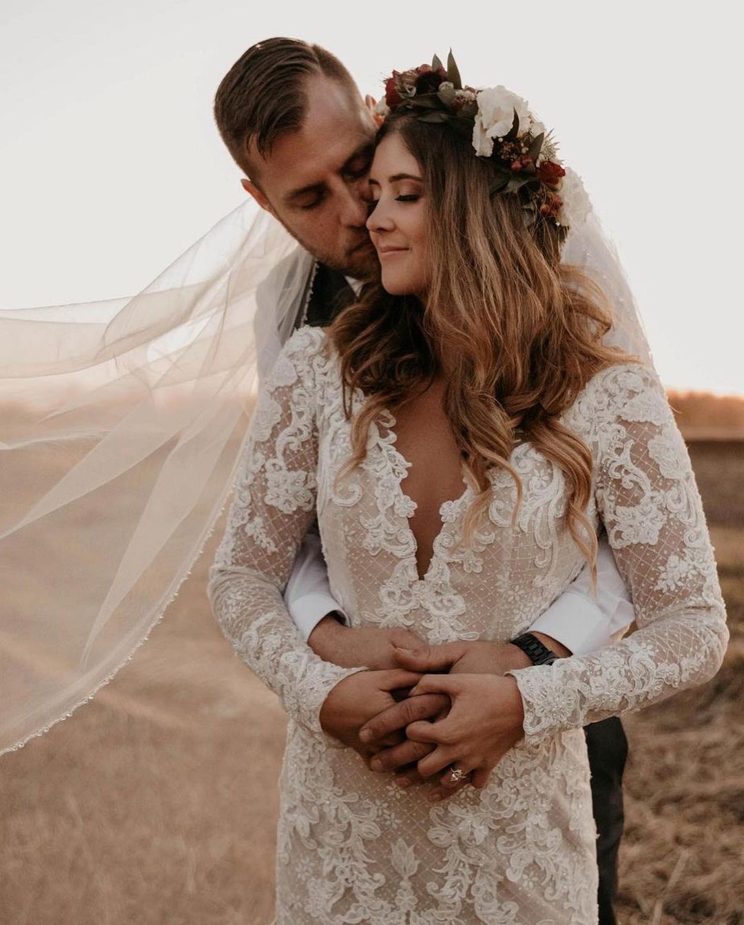 Gorgeous Long Sleeves Floral Lace Mermaid Beach Bridal Dress Garden Tulle Beach Wedding Dress