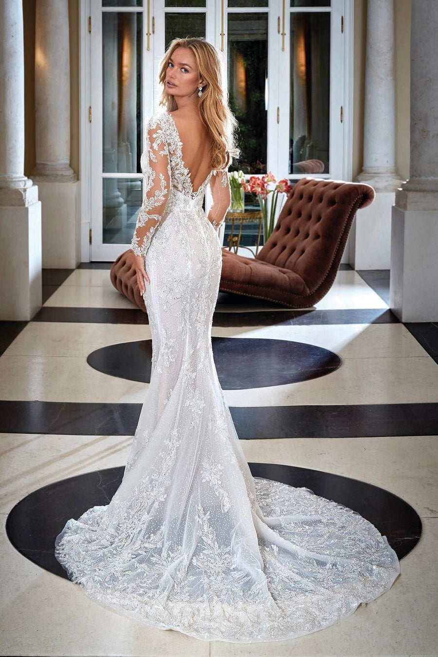 Gorgeous Mermaid V-Neck Lace Backless Appliques Bridal Dresses With Long Sleeves