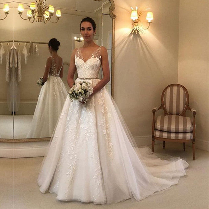 Gorgeous Sleeveless Lace Long Wedding Dress Online