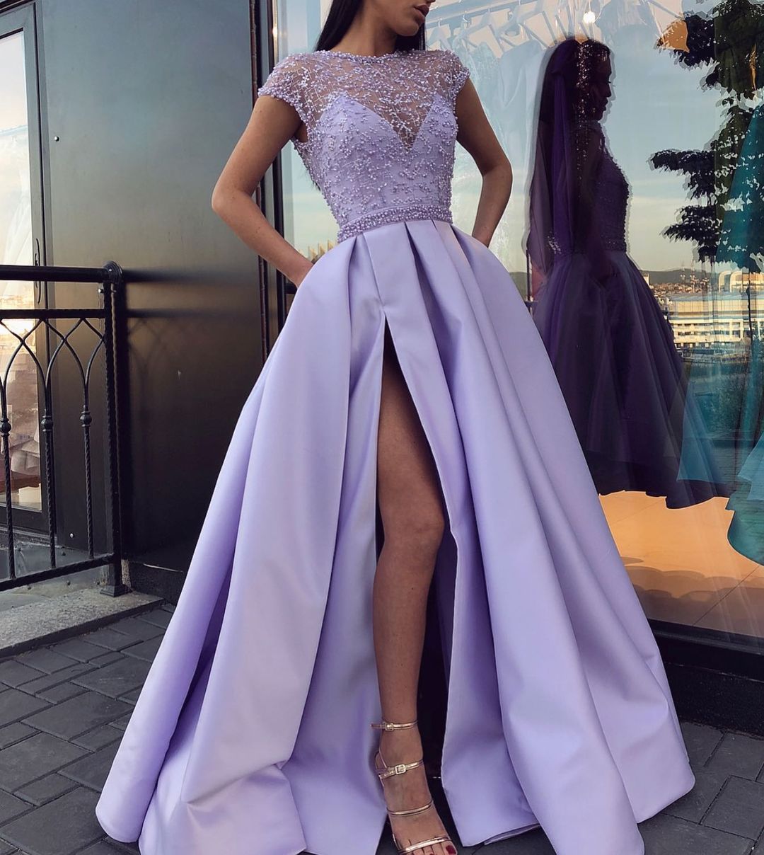 Gorgeous Sleeveless Light Purple Satin Lace Front-Split Prom Dresses With Ruffles