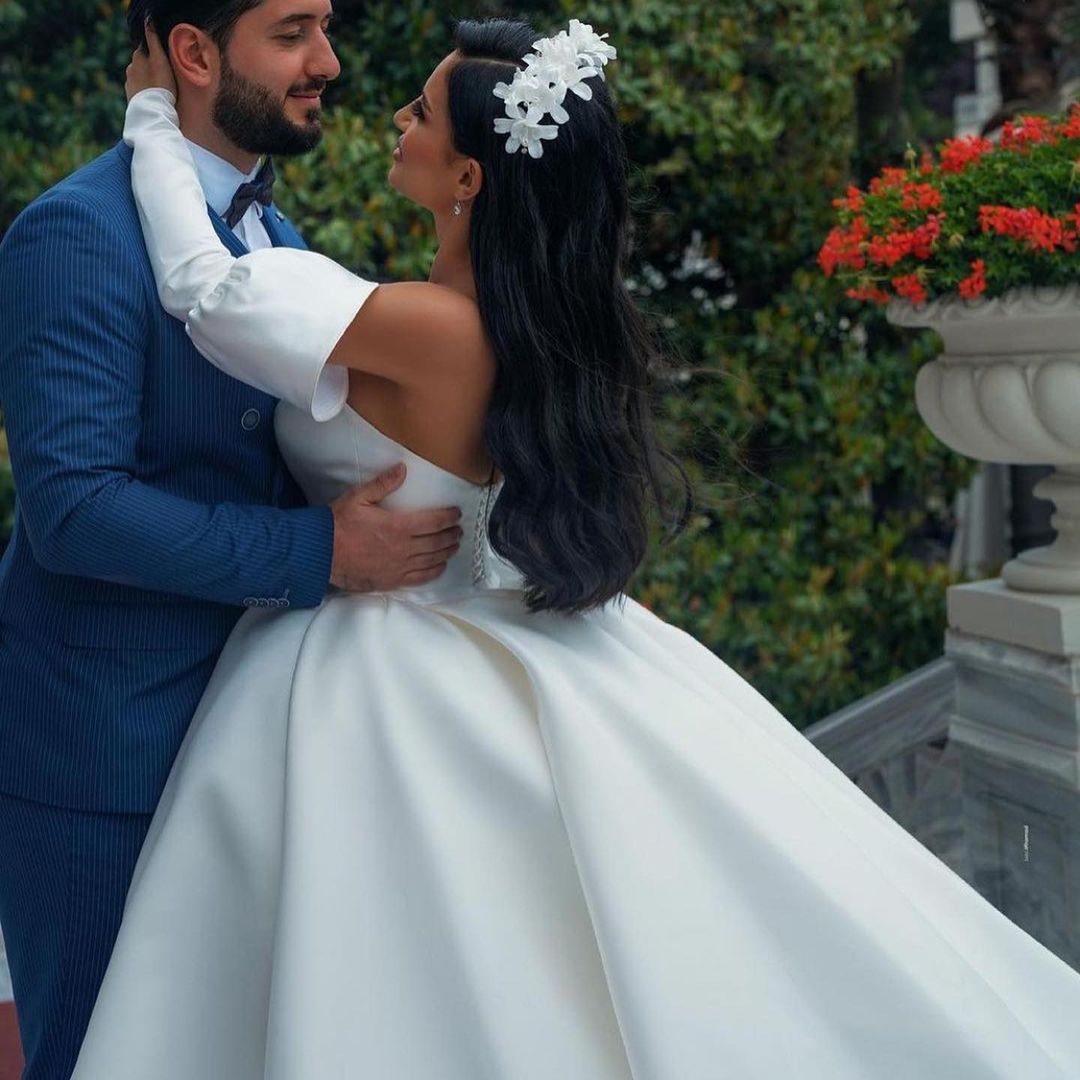 Gorgeous Sweetheart Satin Ruffles Ball Gown Wedding Dresses