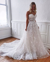Gorgeous Sweetheart Sleeveless Wedding Dress with Tulle Floral Appliques