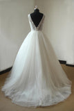 Gorgeous V-neck Sleeveless Appliques Wedding Dress | White Ball Gown Tulle Bridal Gowns