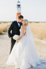 Gorgeous White V-Neck Backless Bridal Dresses Lace Appliques