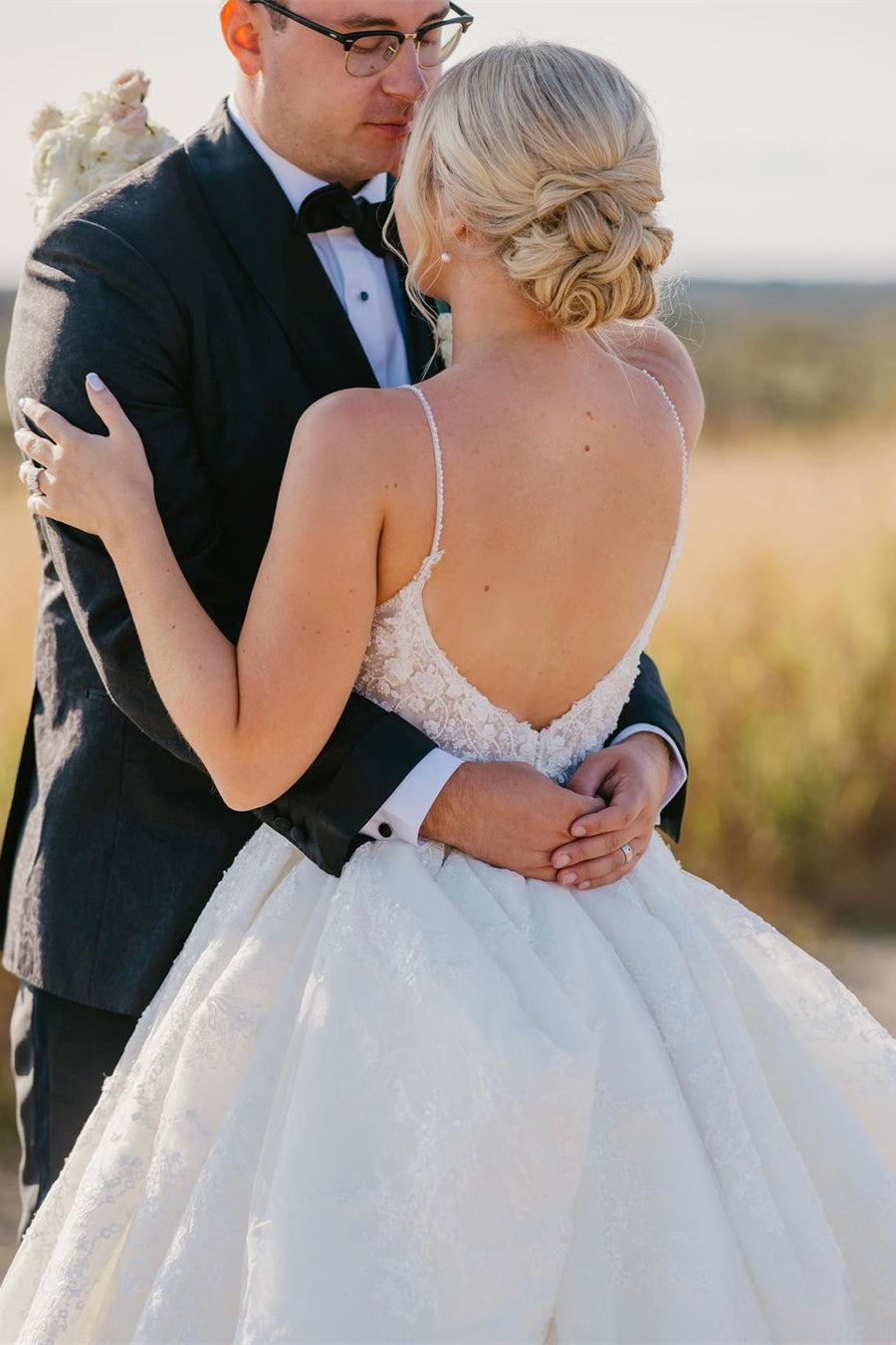 Gorgeous White V-Neck Backless Bridal Dresses Lace Appliques