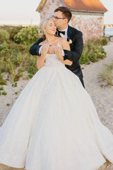 Gorgeous White V-Neck Backless Bridal Dresses Lace Appliques