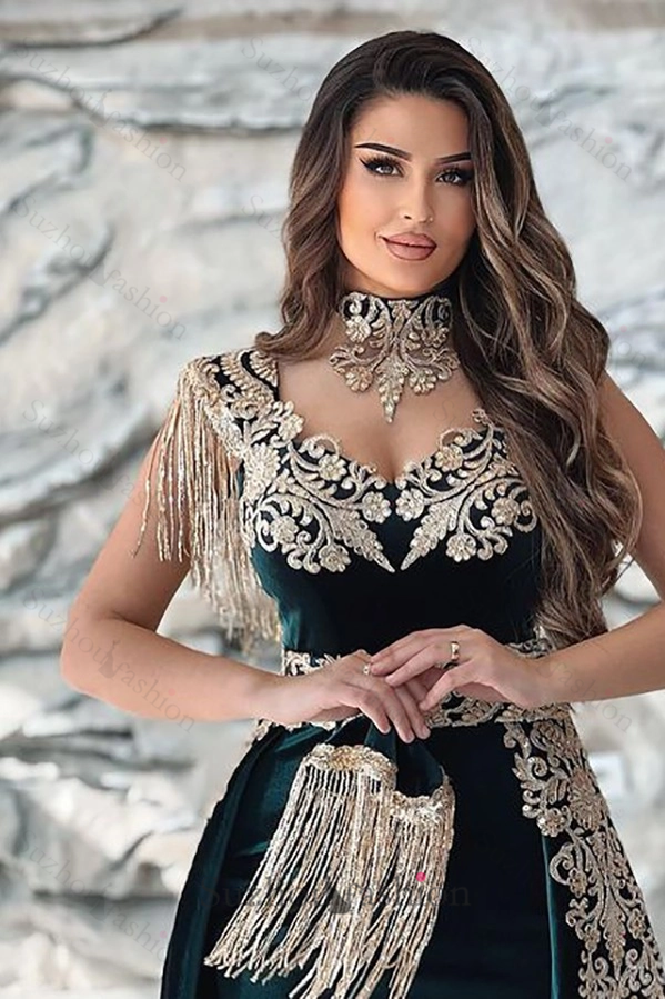 Green Velvet Christmas Dress V Neck Lace Appliques Formal Dress With Detachable Train