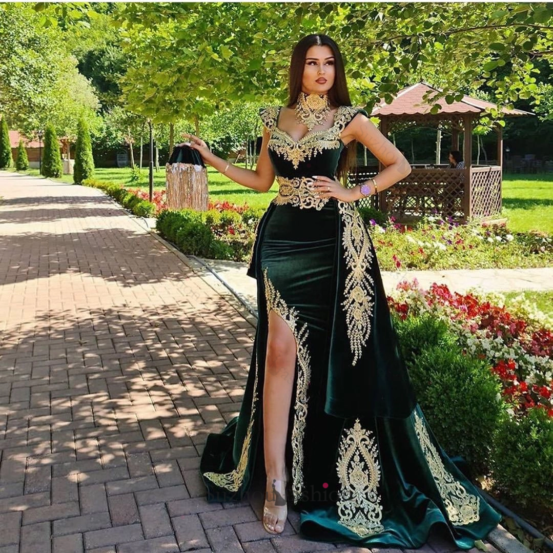 Green Velvet Christmas Party Dress V Neck Lace Appliques Formal Dress With Detachable Train