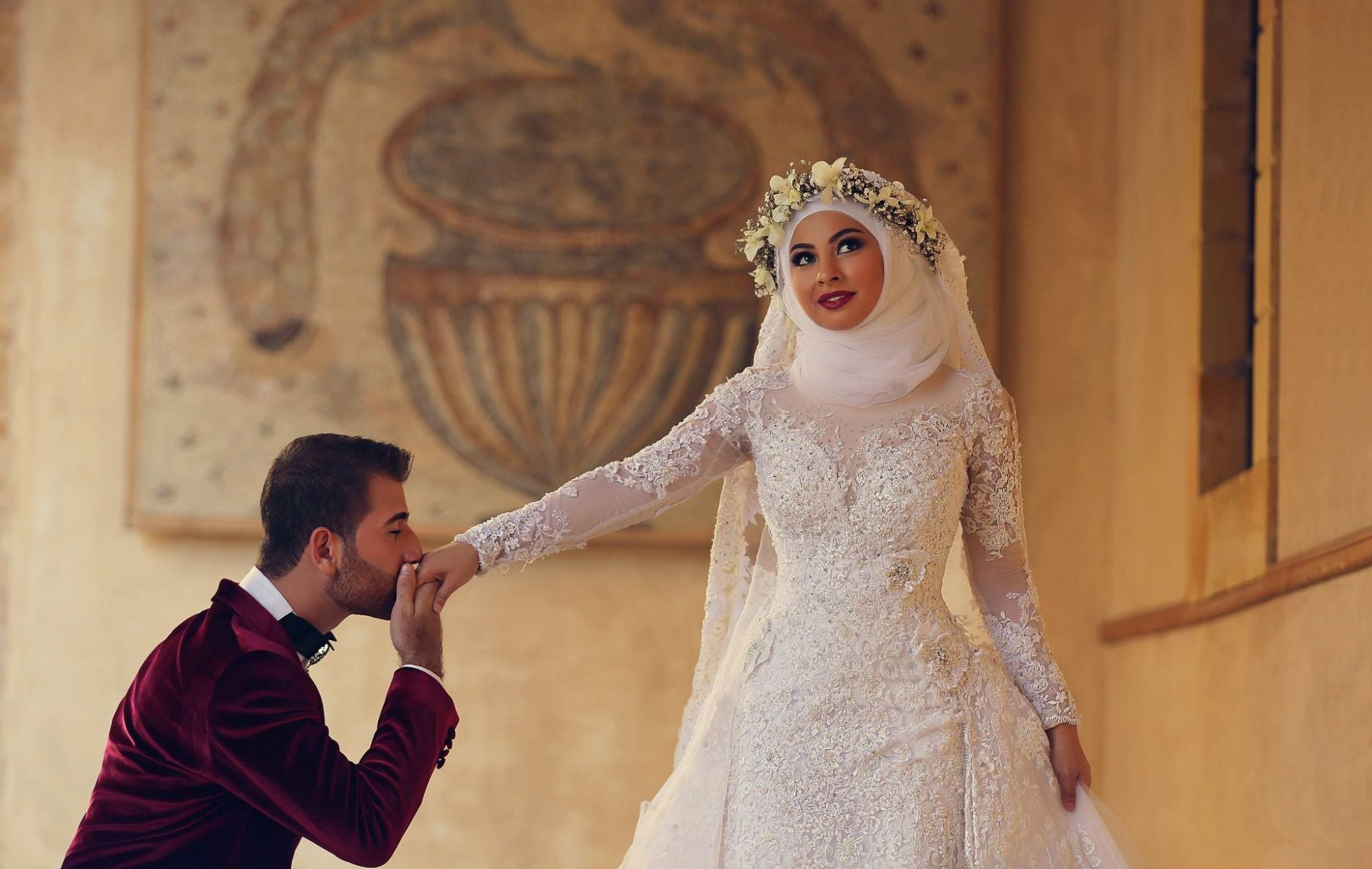 Ivory Long Sleeve Wedding Dress Arabic Lace Appliqued Bridal Gown with Detachable Train