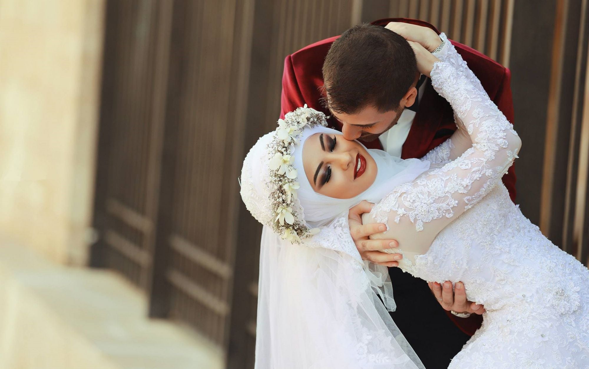 Ivory Long Sleeve Wedding Dress Arabic Lace Appliqued Bridal Gown with Detachable Train