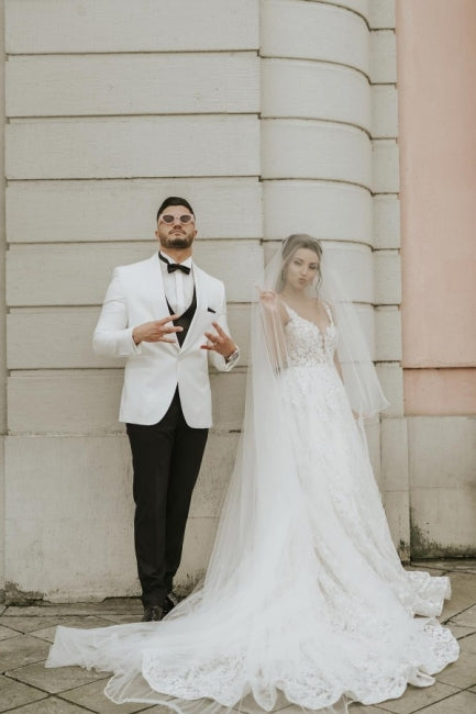 Ivory Sleeveless Straps A-Line Bridal Gowns with Chapel Train