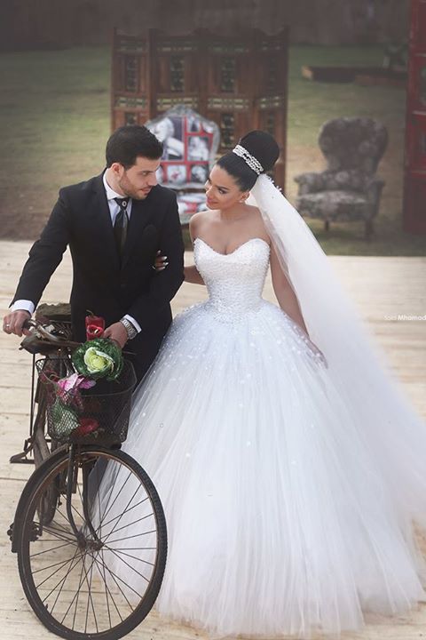 Latest Sweetheart Crystal Wedding Dress with Beadings Tulle Custom Made Ball Gown Princess Dress