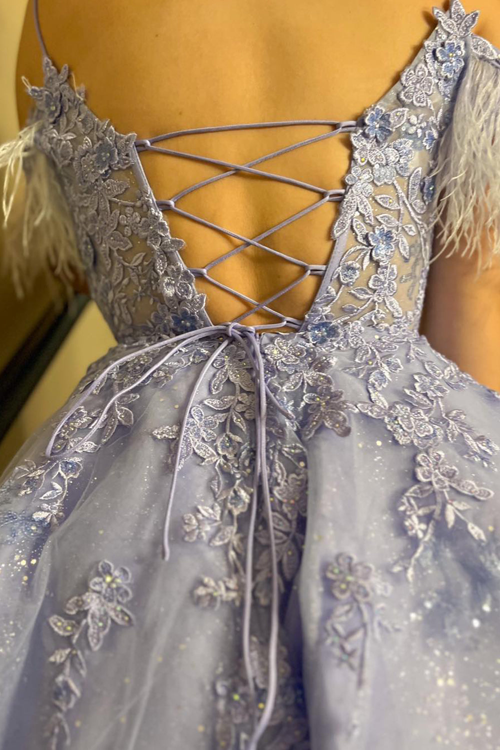 Lavender Homecoming Dresses Corset A-Line Lace Short Cocktail Dresses With Feathered Detachable Sleeves