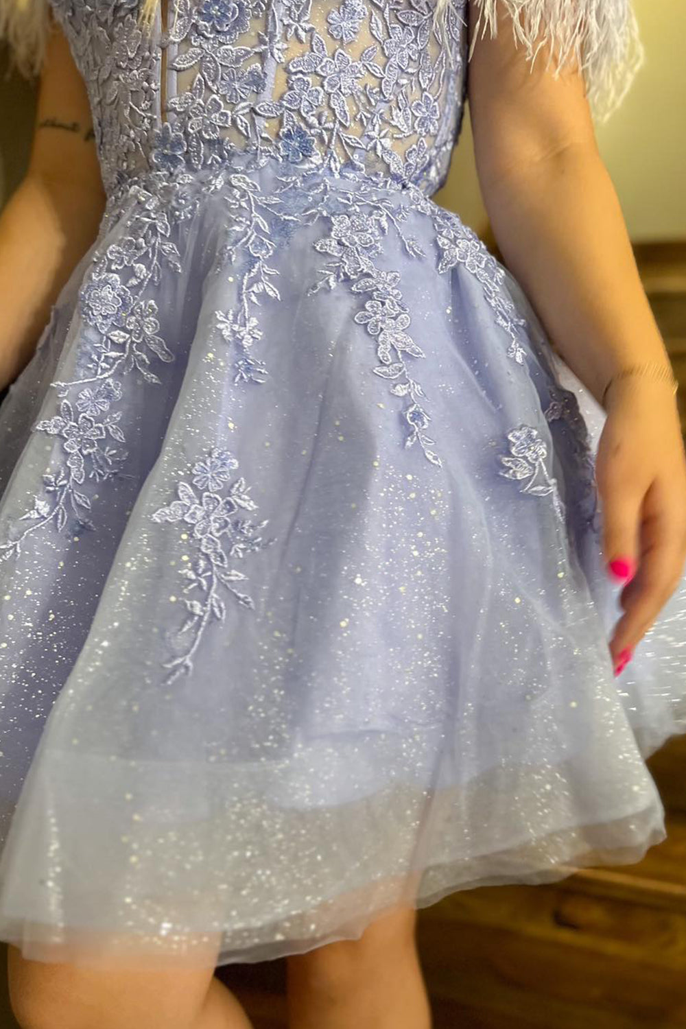 Lavender Homecoming Dresses Corset A-Line Lace Short Cocktail Dresses With Feathered Detachable Sleeves