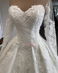 Long-Sleeves Appliques Charming Sweetheart Lace Jewel Wedding Dresses