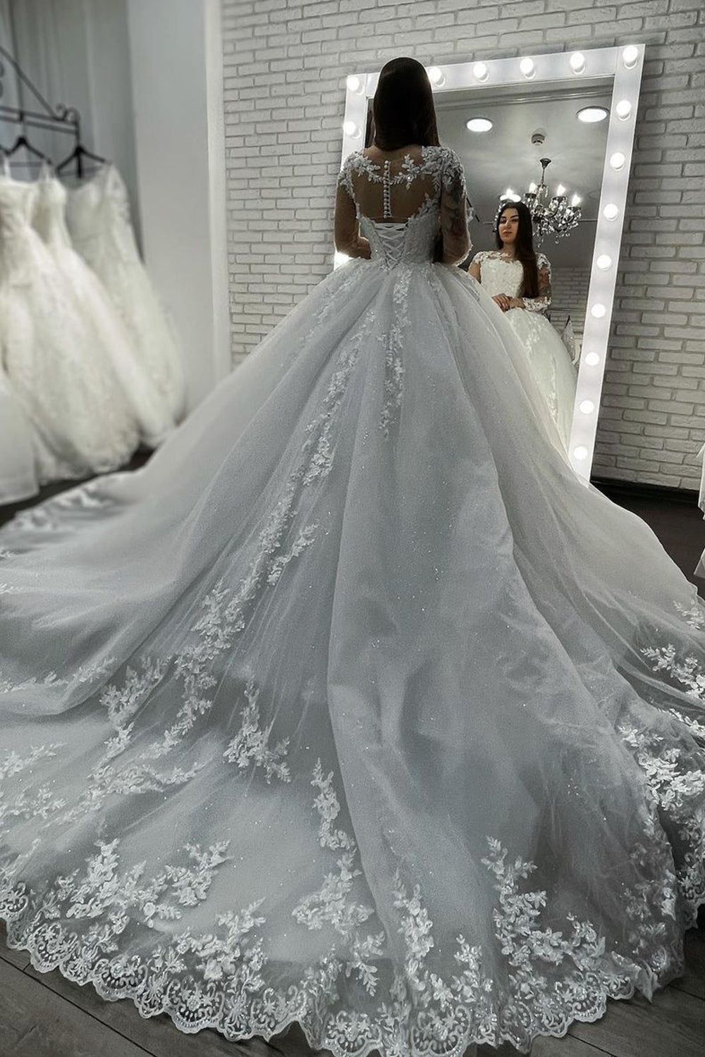 Long Sleeves Lace Appliques Tulle Wedding Gown White Garden Aline Spring Bridal Gown