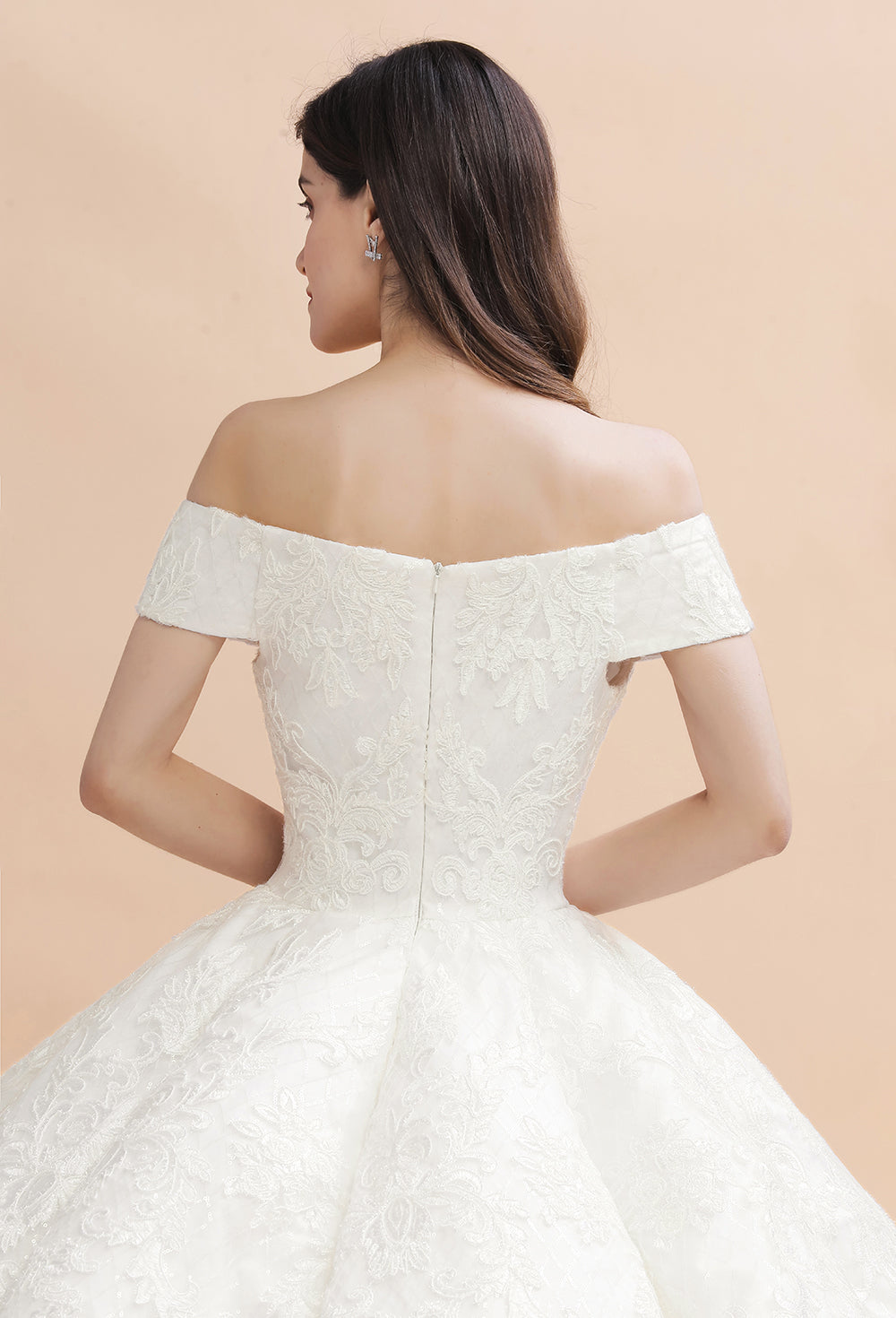 Luxury Ball Gown Off-the-Shoulder Sweetheart Wedding Dress | Sleeveless Lace Satin Bridal Gowns