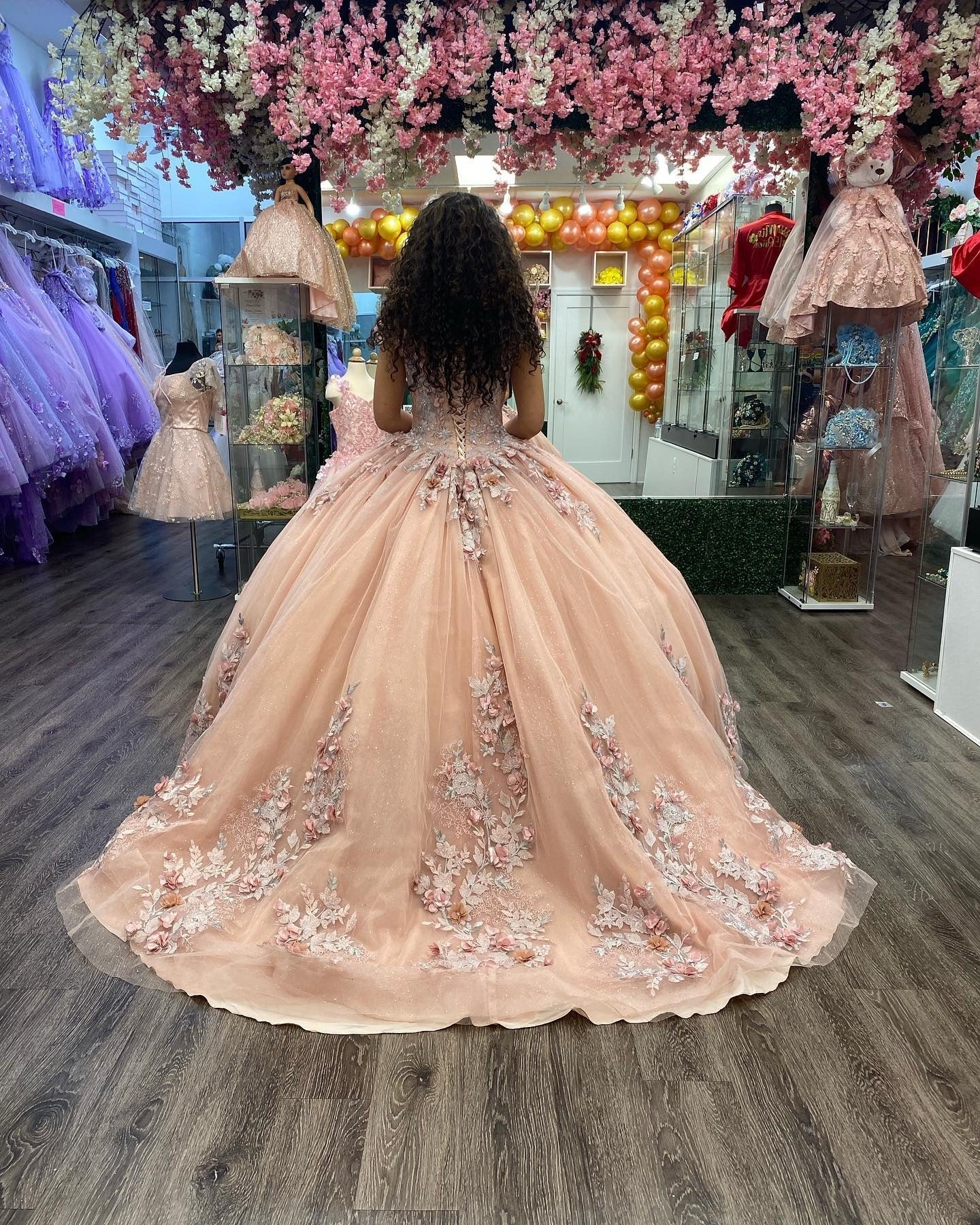 Luxury & Glamorous Ball Gown Off Shoulder Sleeveless 3D Flowers Lace Appliques Champagne Tulle Princess Evening Party Dress Quinceanera Dresses for