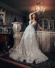 Luxury Spaghetti Straps V Neck Tulle Lace A-Line Beach Wedding Dresses