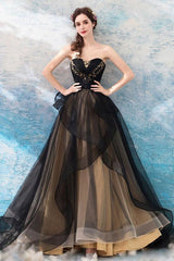Luxury Strapless Tulle Black Lace Ruffles Wedding Dresses