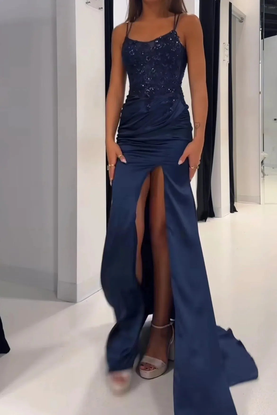 Mermaid Unique Spaghetti Straps Appliques Long Prom Dresses with Split