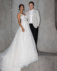 Modern Elegant A-line Appliques Tulle Beach Wedding Dresses with Lace