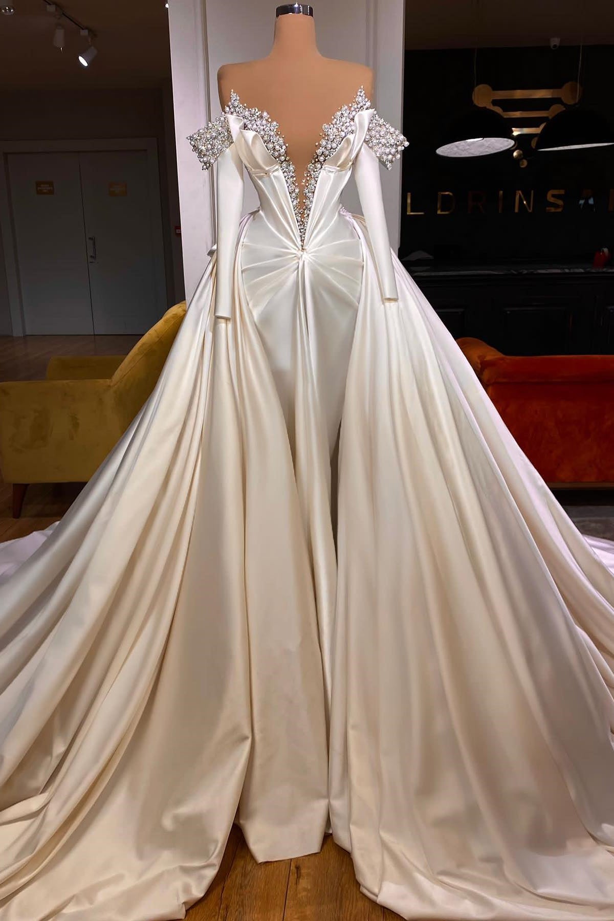 Modern V-Neck Long Sleeves Satin Prom Dresses with Beads