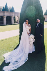 Modern V-neck Sleeveless A-line Wedding Dresses With Lace