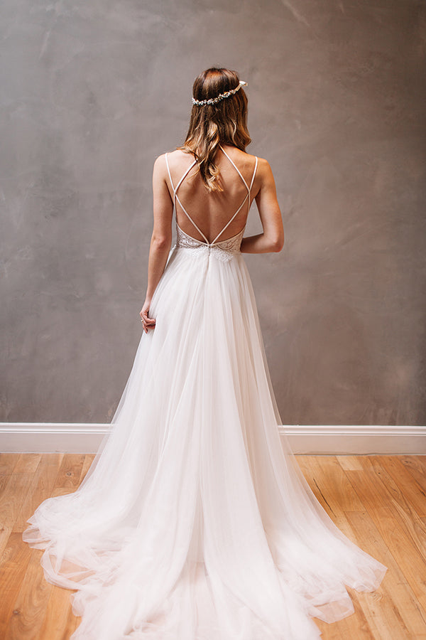 New Arrival Spaghetti Strap Summer Dresses A-Line Tulle Open Back Bridal Gowns
