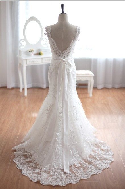 New Arrival V-Neck Mermaid Lace Bridal Gown Bowknot Open Back Sweep Train Beach Wedding Dress