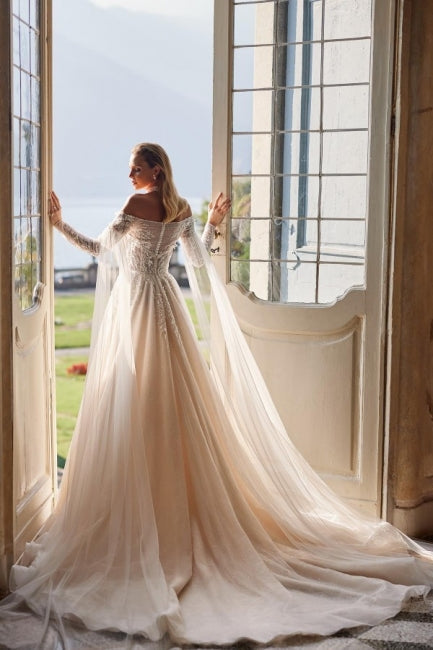 Noble Stinning Off-the-Shoulder Long Sleevess Long Lace Bridal Dress Beadings
