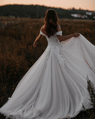 Off-the-Shoulder Sweetheart Floral Lace Beach Wedding Dress Tulle Sweetheart Beach Bridal Dress